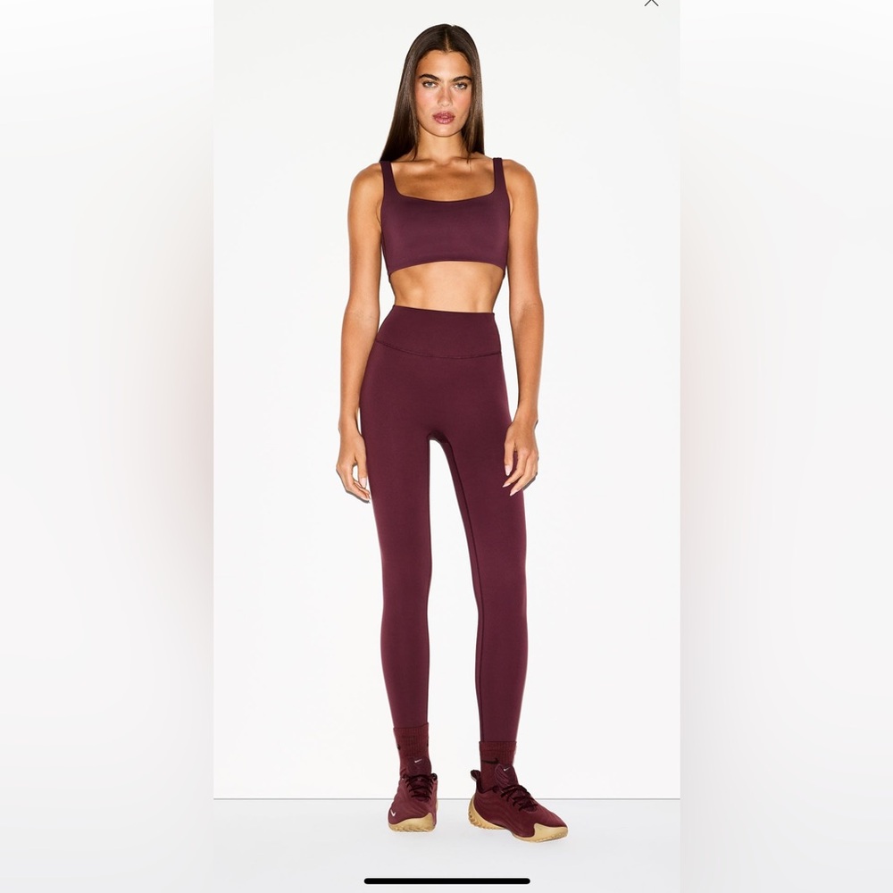 NikeSKIMS Matte 26" Legging x Currant
